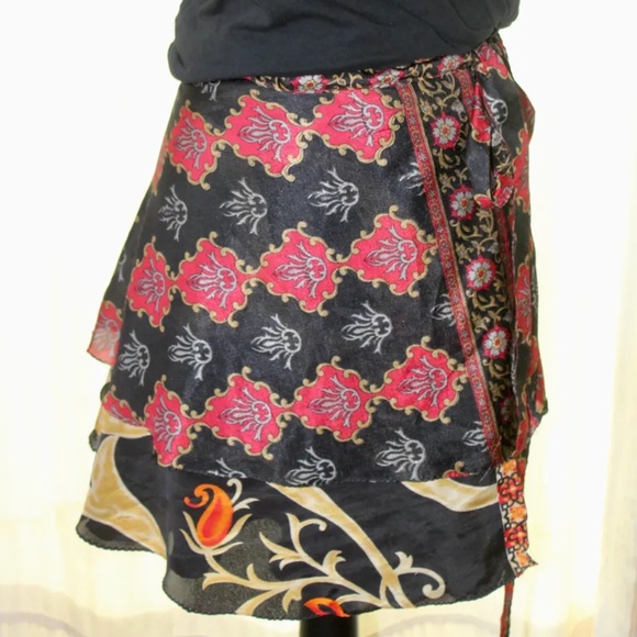 Short Reversible Vintage Sari Wrap Skirt, Like New - Picture 3 of 5
